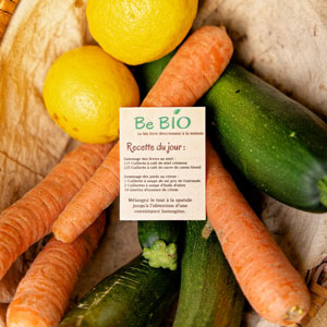 Recette bio imprimée sur une carte en bois